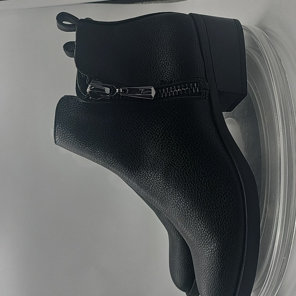 J Simply Vera Vera Wang Ankle Boots Faux Leather Black Zipper Sz 7.5M - Picture 5 of 11